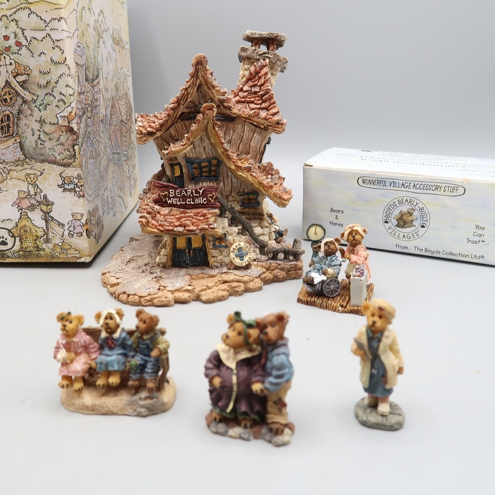 Boyds Town‎ Bearly Built Villages Bearly Well Clinic & Village Accessory Figures